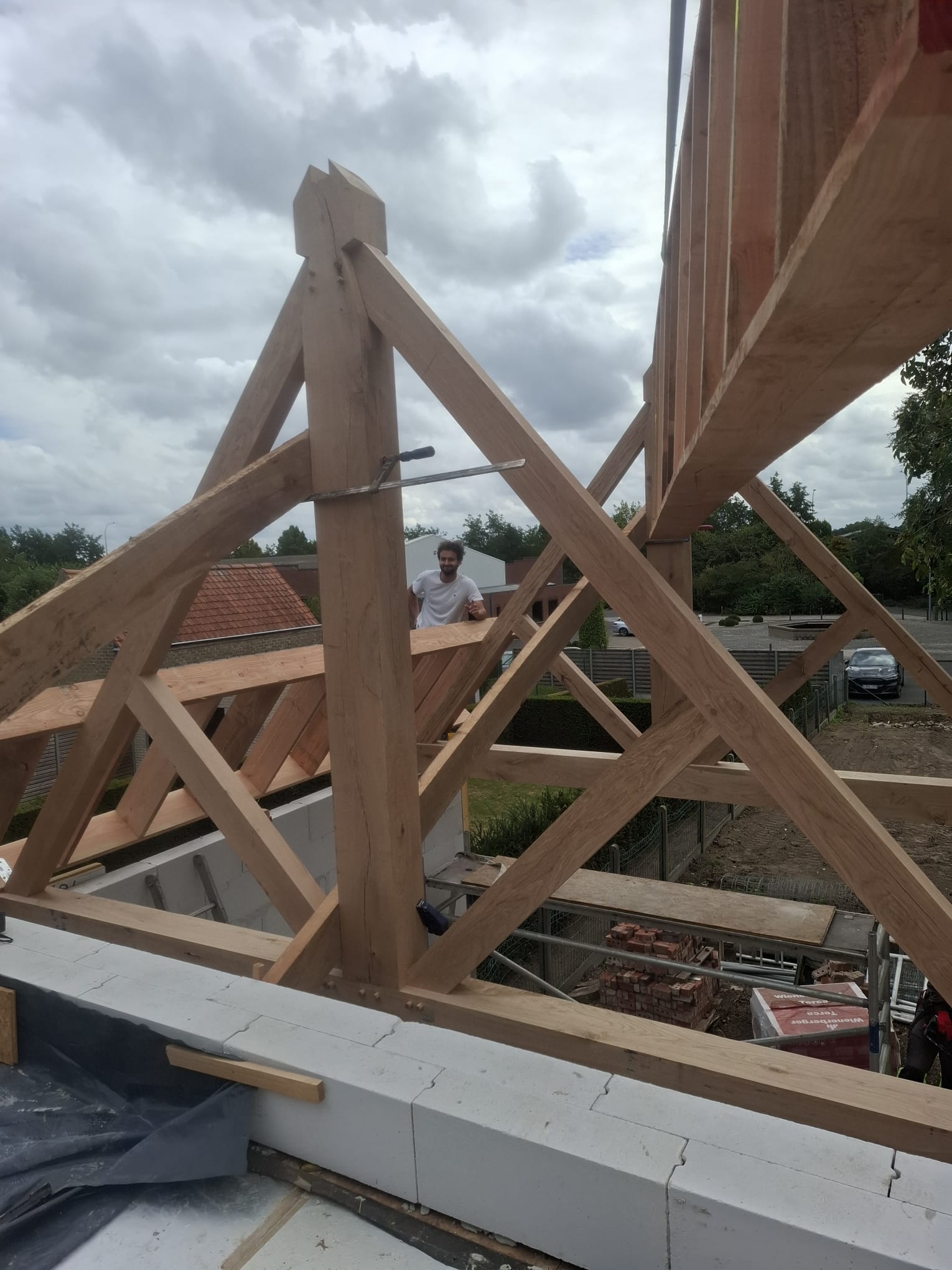 Montage van het massieve houten spant